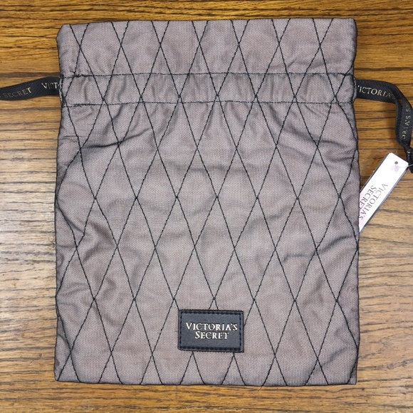 Victoria's Secret Red Tote Weekend Get Away Bundle - Picture 3 of 4